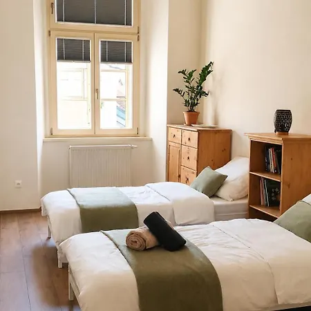 Resistance Square - Apartment *